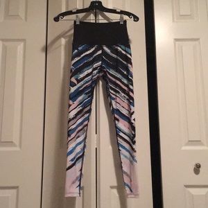 Beyond Yoga pattern HW leggings sz XS